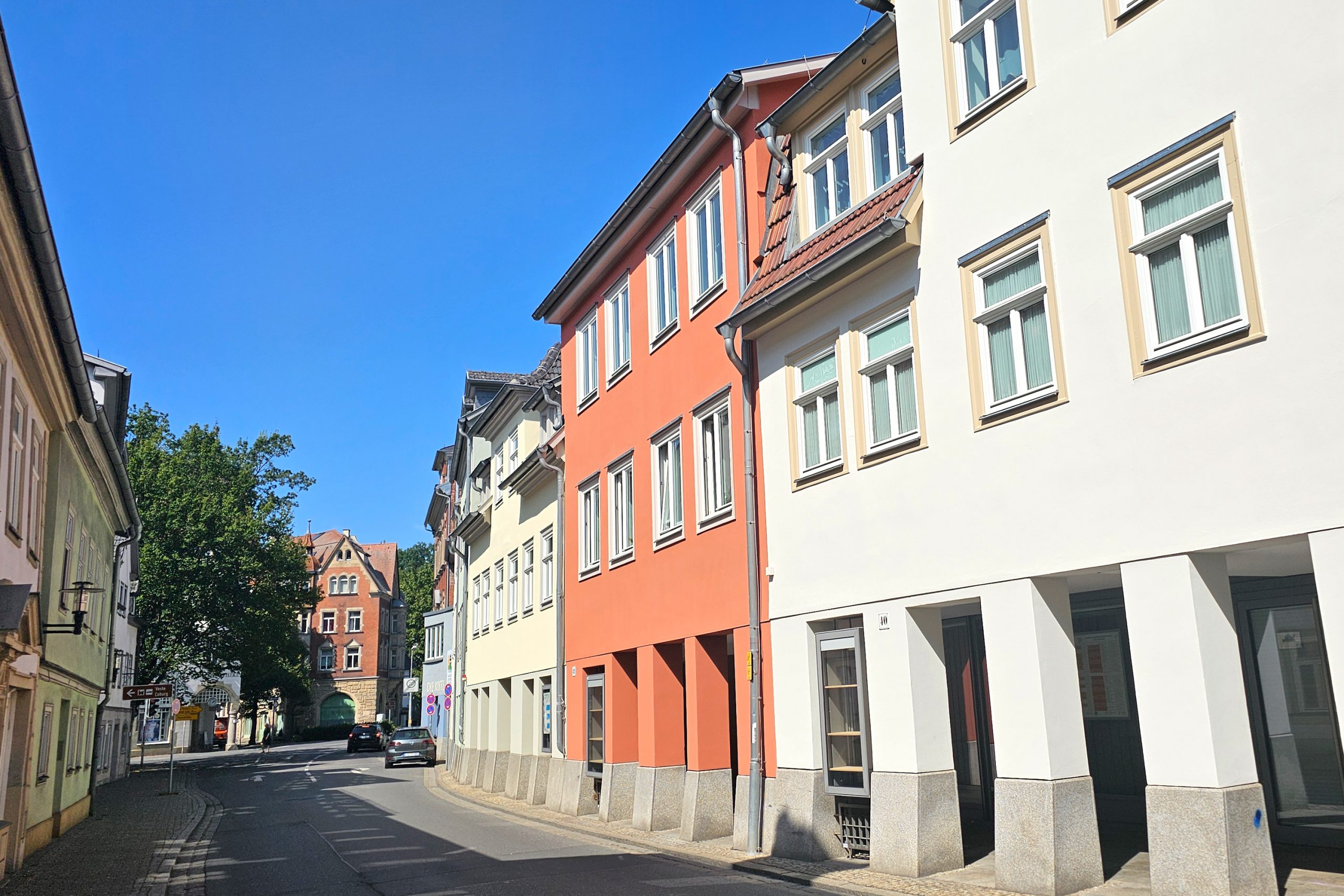 Judengasse Straße mit Häusern und einer kleinen Passage.