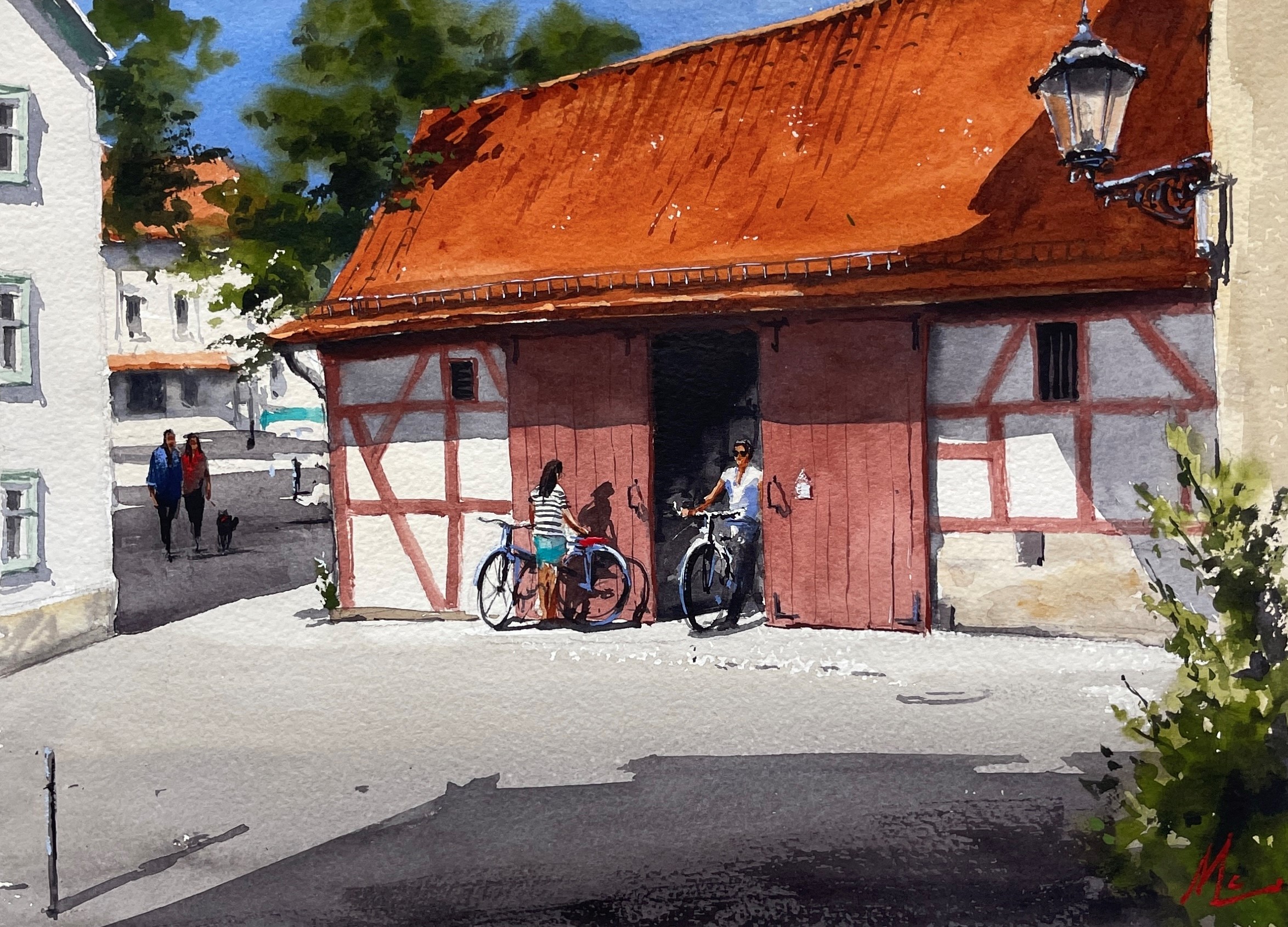 Aquarellgemälde einer rotweißen Fachwerkscheune. Vor der Scheune stehen Personen mit Fahrrädern.