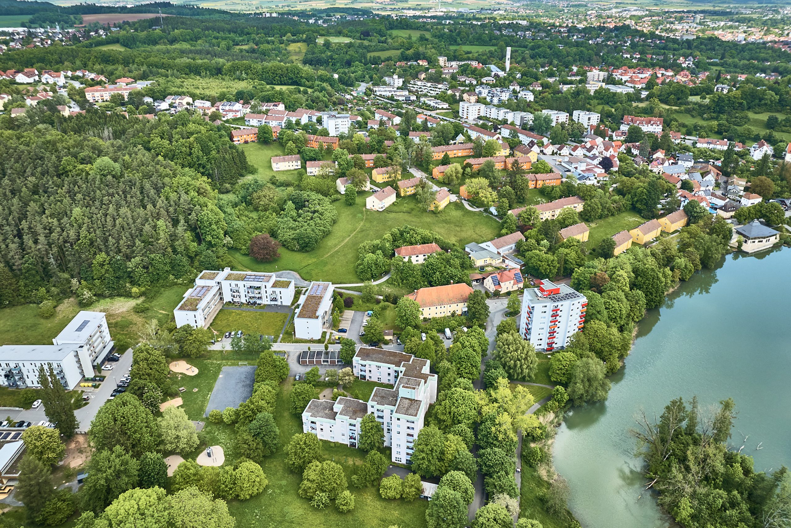 Stadtteil mit viel Grünfläche von Oben.