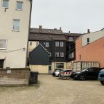 Gebäudehinterhof in einer Innenstadt
