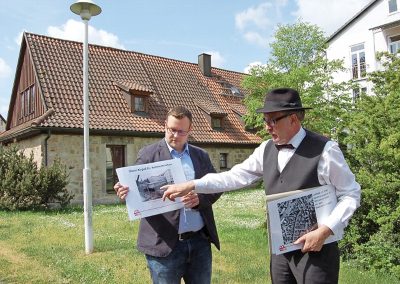 Stadtführer der auf Bilder zeigt.