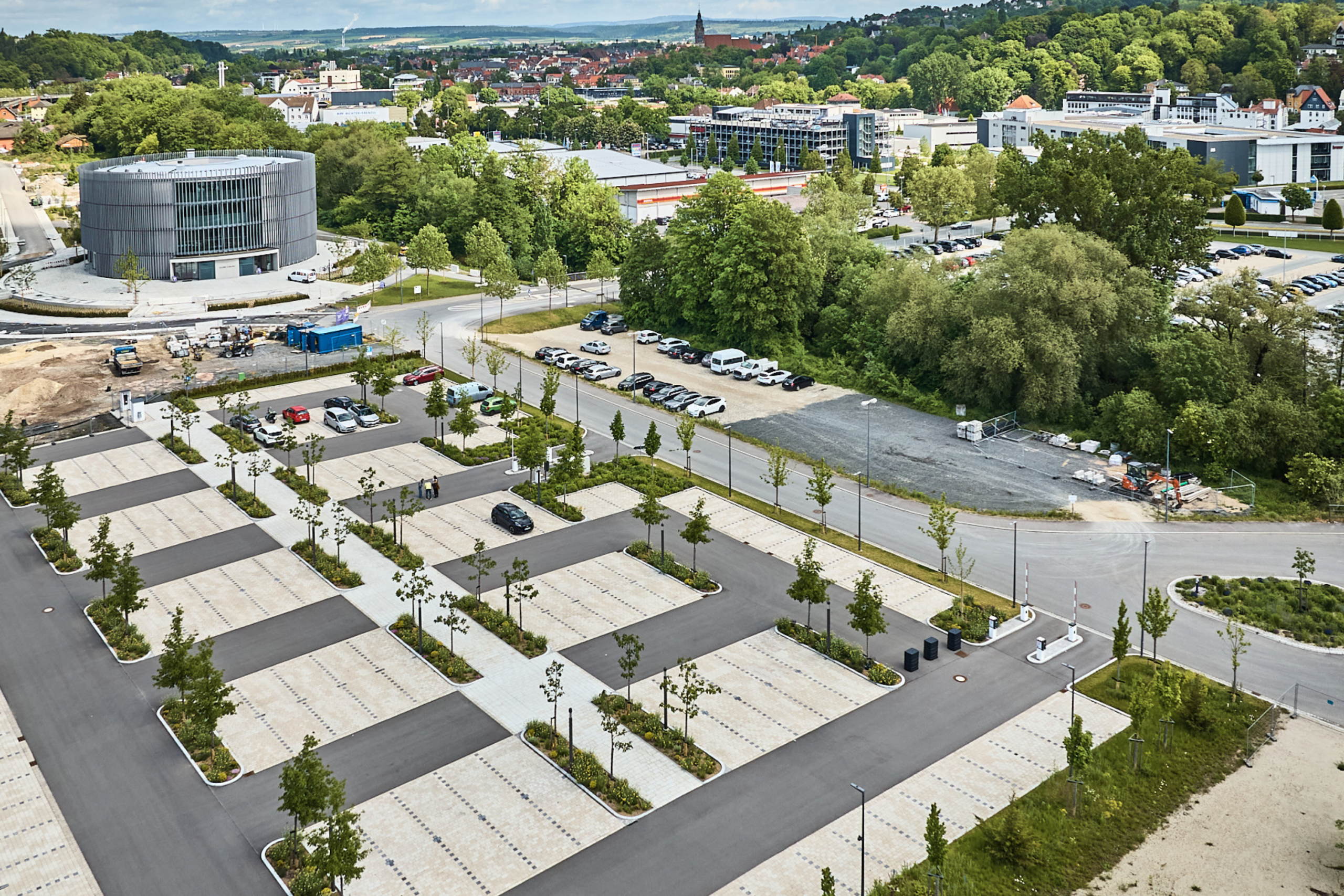 Drohnenaufnahme Parkplatz Globe